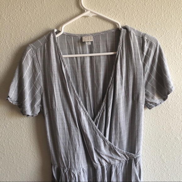 A new day grey and white romper - Picture 3 of 4